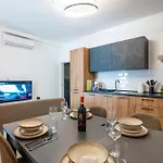 Modern 2 Bedroom Spinola Bay Near Paceville 公寓