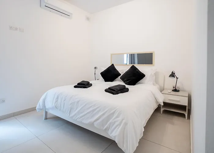 Modern 2 Bedroom Spinola Bay Near Paceville Apartment Saint Julian's